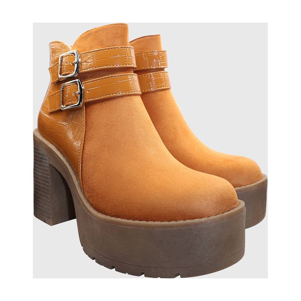 Botin Shunky Tachas Camel image number 1.0